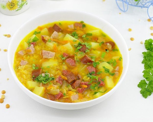 Фото Суп гороховый с курицей и охотничьими колбасками