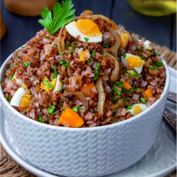 Фото Завтрак 25. Гречка с овощами, курицей и вареным яйцом