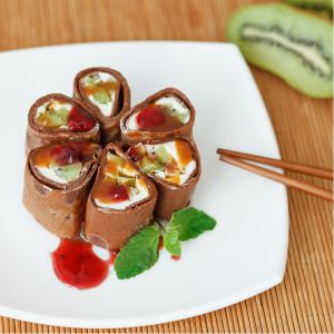 Фото Ролл с фруктами и творожным сыром