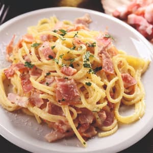 Фото Ужин 5. Классическая итальянская карбонара в сливочном соусе с пармезаном на 2 персоны