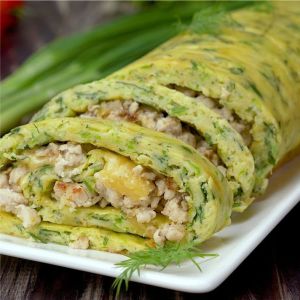 Фото 2. Кабачковый рулет с курицей и сыром моцарелла