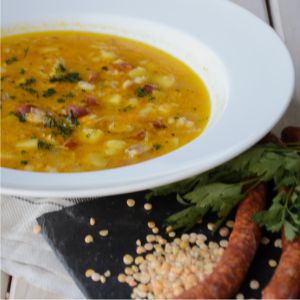 Фото Суп гороховый с курицей и охотничьими колбасками