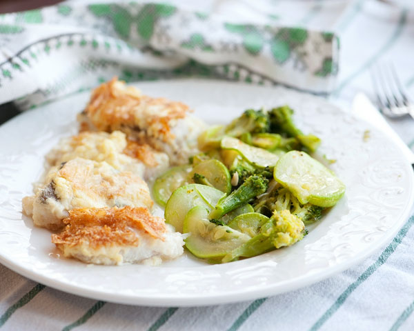 Фото Горбуша в кляре с зеленым полезным гарниром