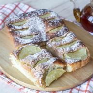 Фото Завтрак -  Творожная шарлотка с яблоками