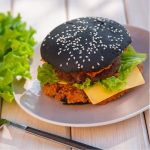 Фото 2. Гамбургер Black Style с картофелем по-деревенски
