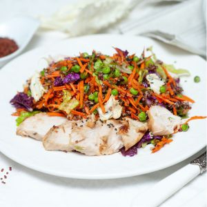 Фото Куриная грудка с киноа и салатом