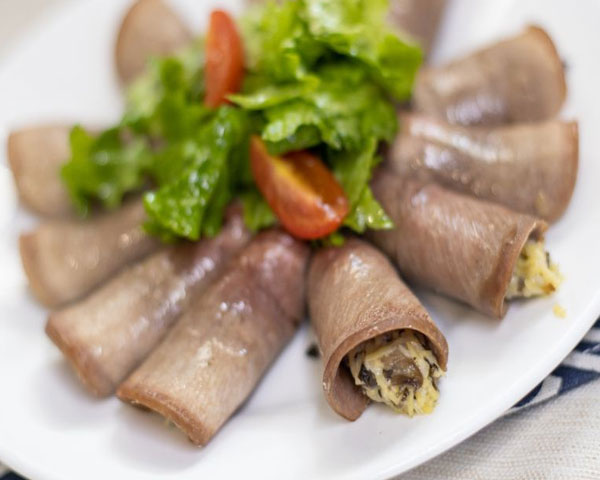 Фото Праздничные рулетики из языка